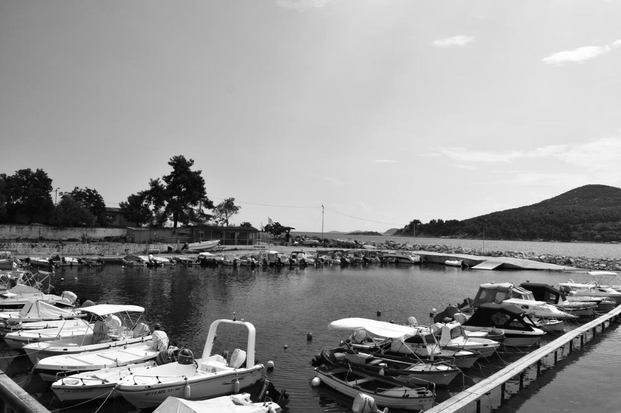 Beach Side Apart I Apartment Kavála ภายนอก รูปภาพ