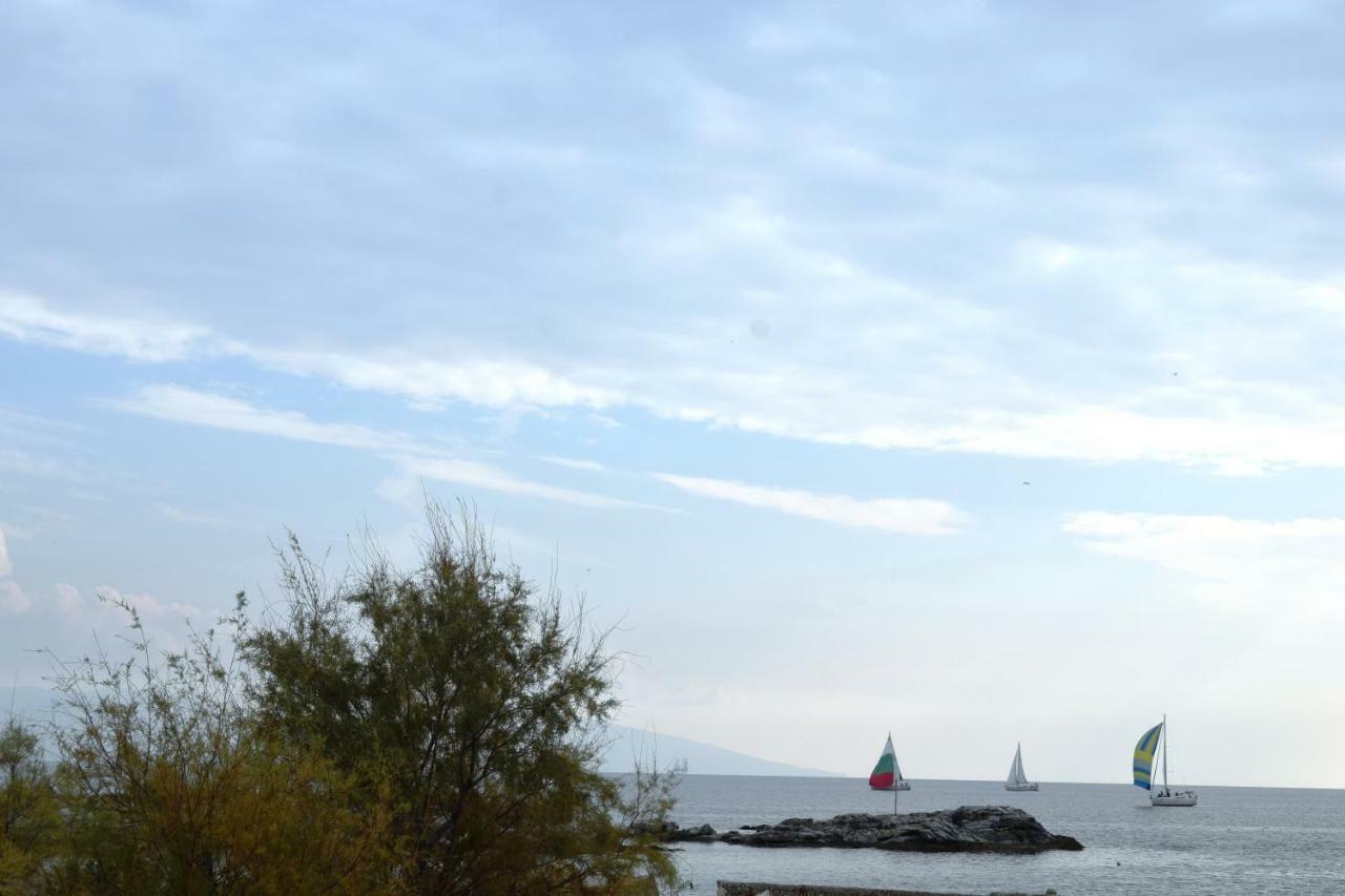 Beach Side Apart I Apartment Kavála ภายนอก รูปภาพ